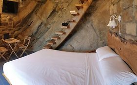 Casa Nella Roccia